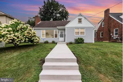 19 W Maplewood Avenue, Mechanicsburg, PA 17055 - Photo 1