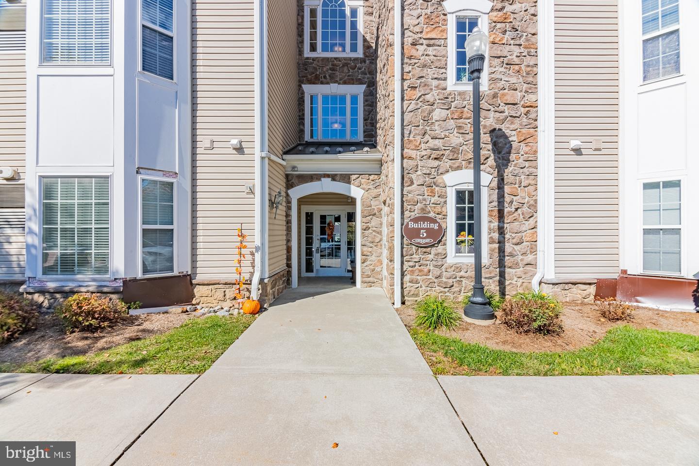 523 Creekside Dr, Brookhaven, PA 19015 MLS PADE2036184 Coldwell Banker