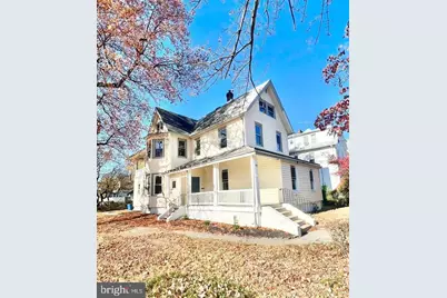 902 W Park Square, Prospect Park, PA 19076 - Photo 1