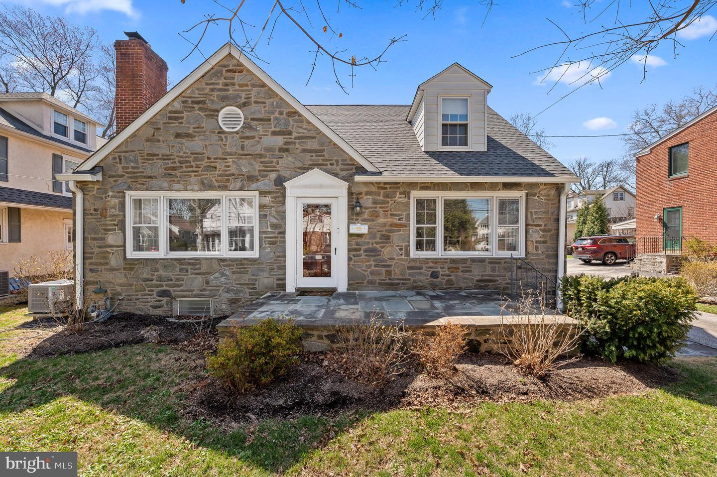 2704 W Darby Rd, Havertown, PA 19083 - MLS PADE2086612 - Coldwell Banker