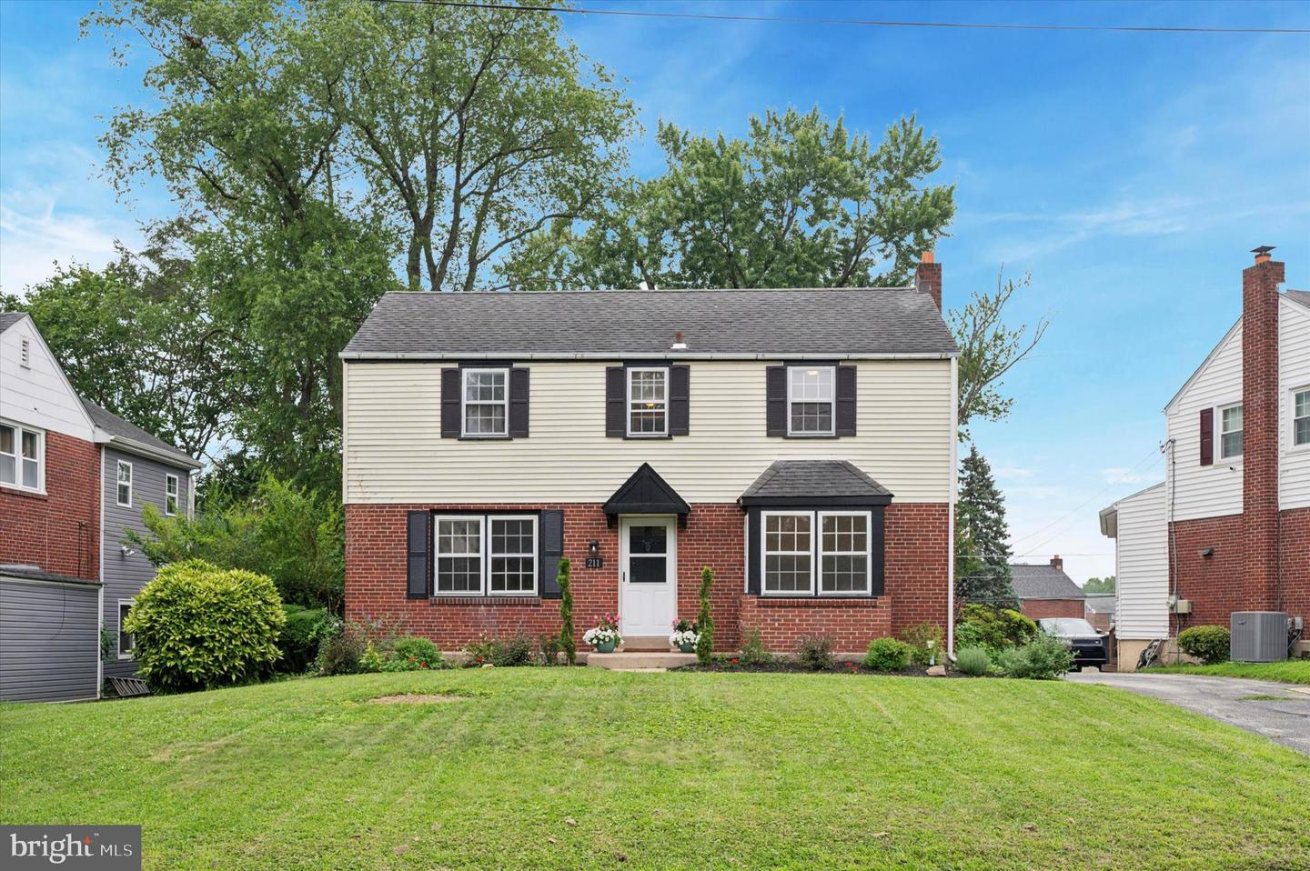 211 E Manoa Rd, Havertown, PA 19083 - MLS PADE2097398 - Coldwell Banker