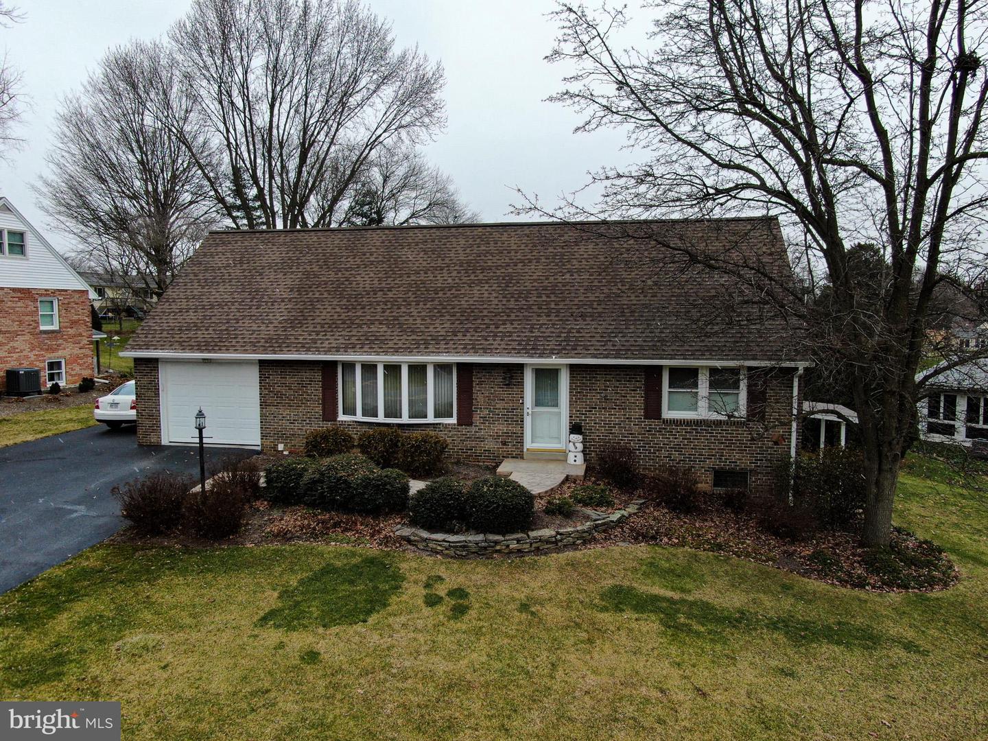 10 Cedar Ave, Brownstown, PA 17508 MLS PALA2045840 Coldwell Banker