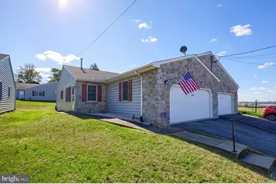 132 E Jackson Street, New Holland, PA 17557 - Photo 1