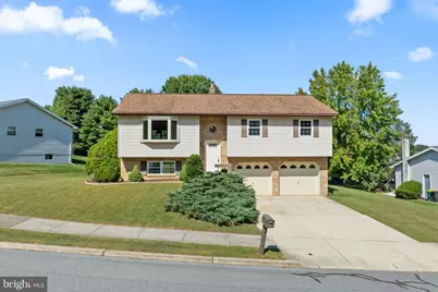 975 Hillcrest Drive S, Macungie, PA 18062 - Photo 1