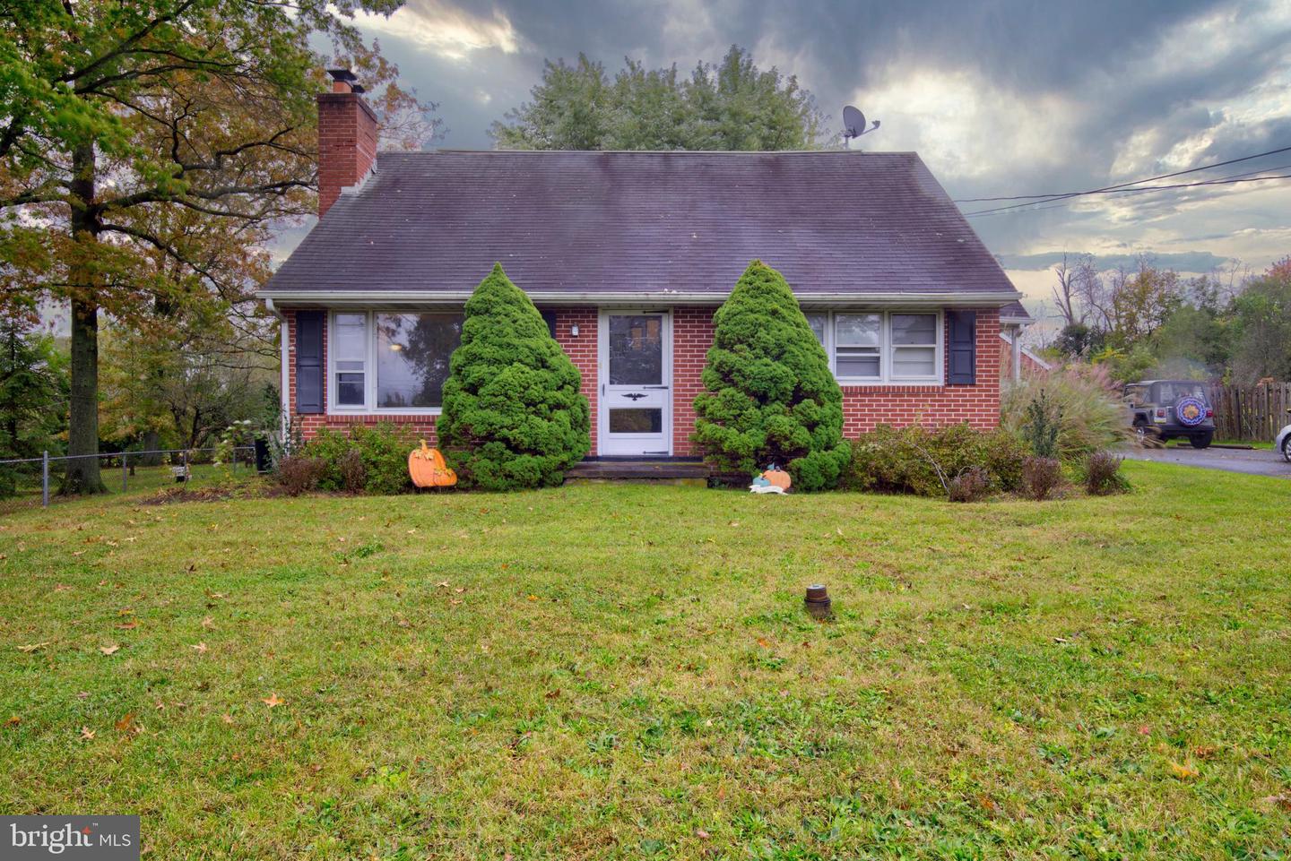 2798 N Charlotte St, Gilbertsville, PA 19525 MLS PAMC2015028