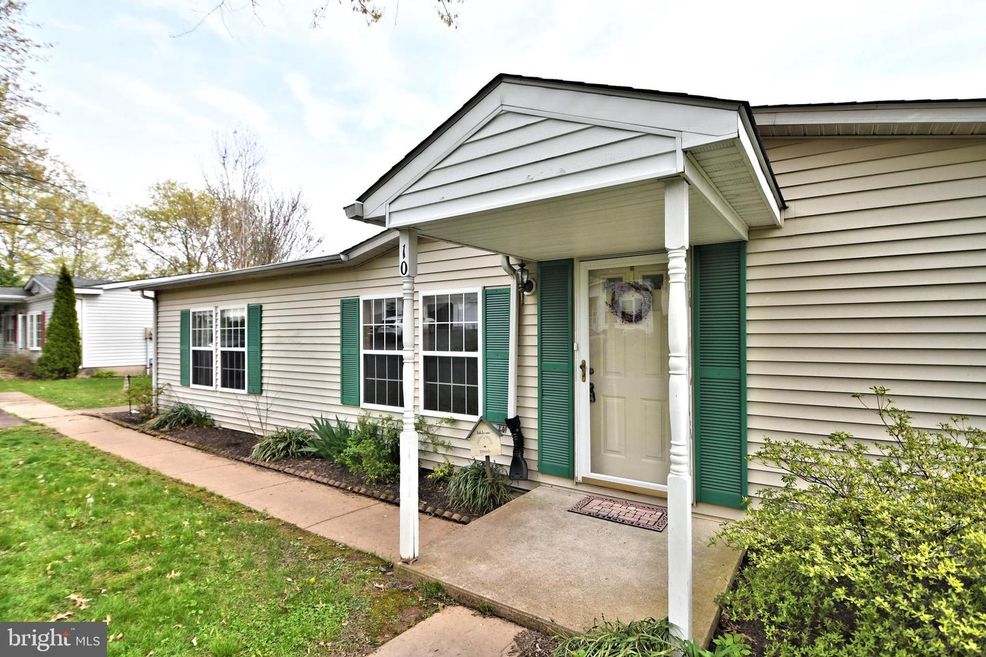 10 Boxwood Ct, Souderton, PA 18964 MLS PAMC2036898 Coldwell Banker