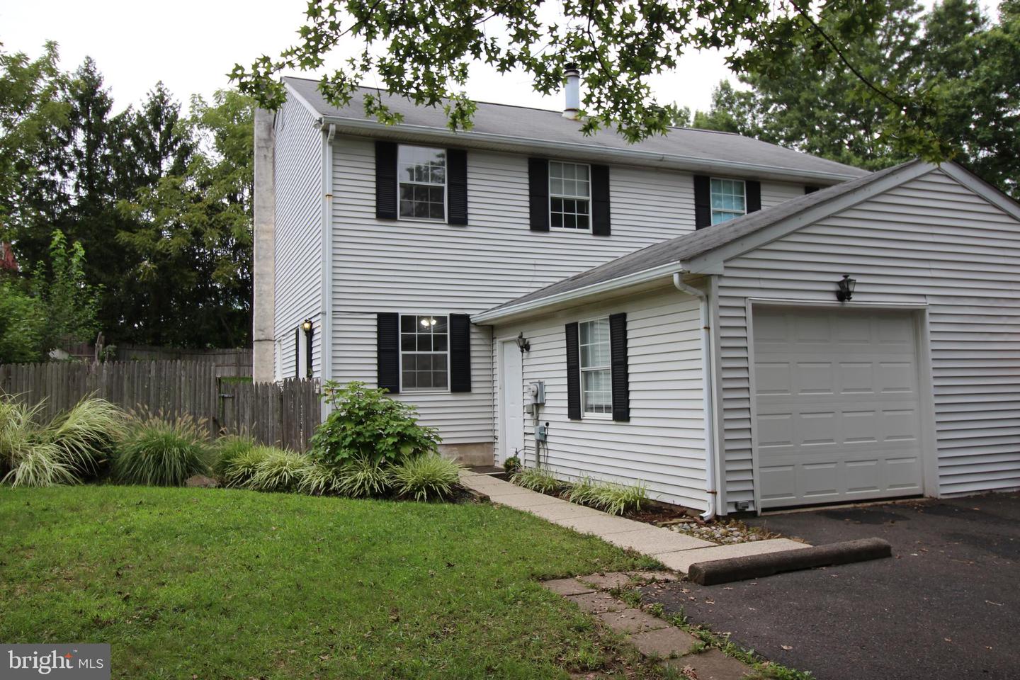 409 Indian Crest Dr, Harleysville, PA 19438 MLS PAMC2051376