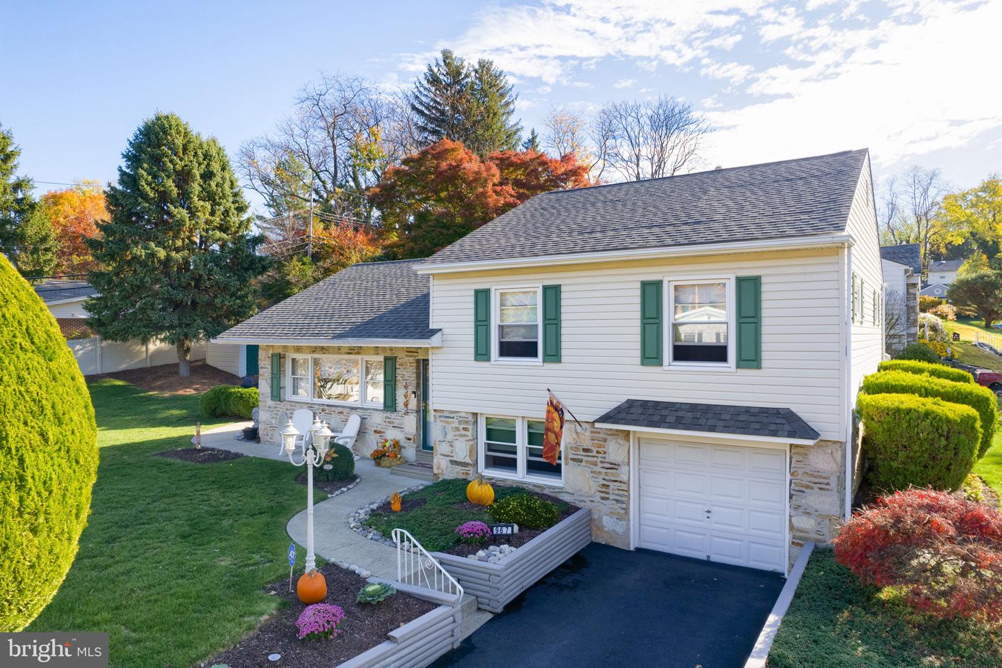 967 Old Ford Rd, Huntingdon Valley, PA 19006 MLS PAMC2059404