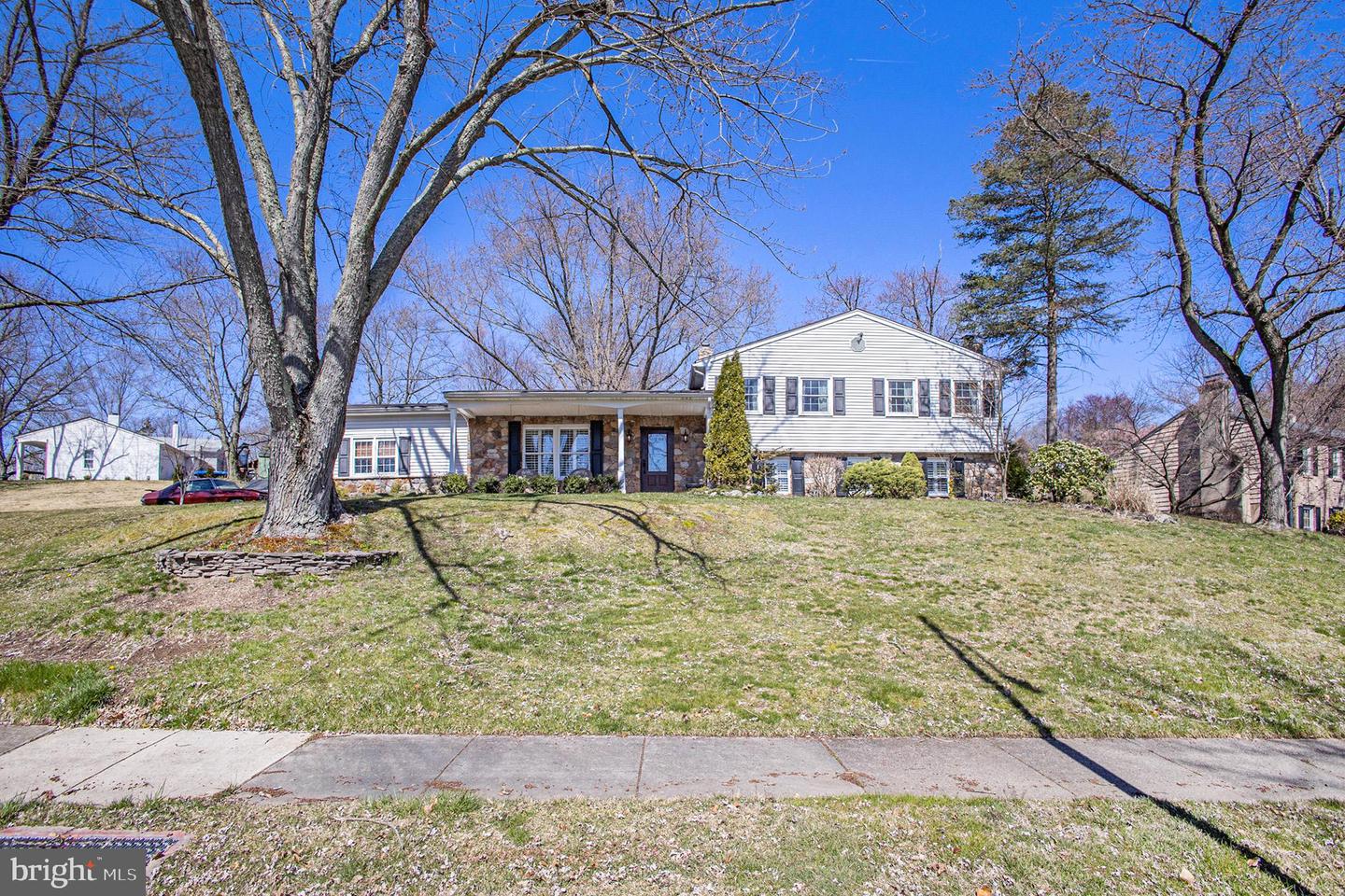 3275 Pebblewood Ln, Dresher, PA 19025 MLS PAMC2067572 Coldwell Banker