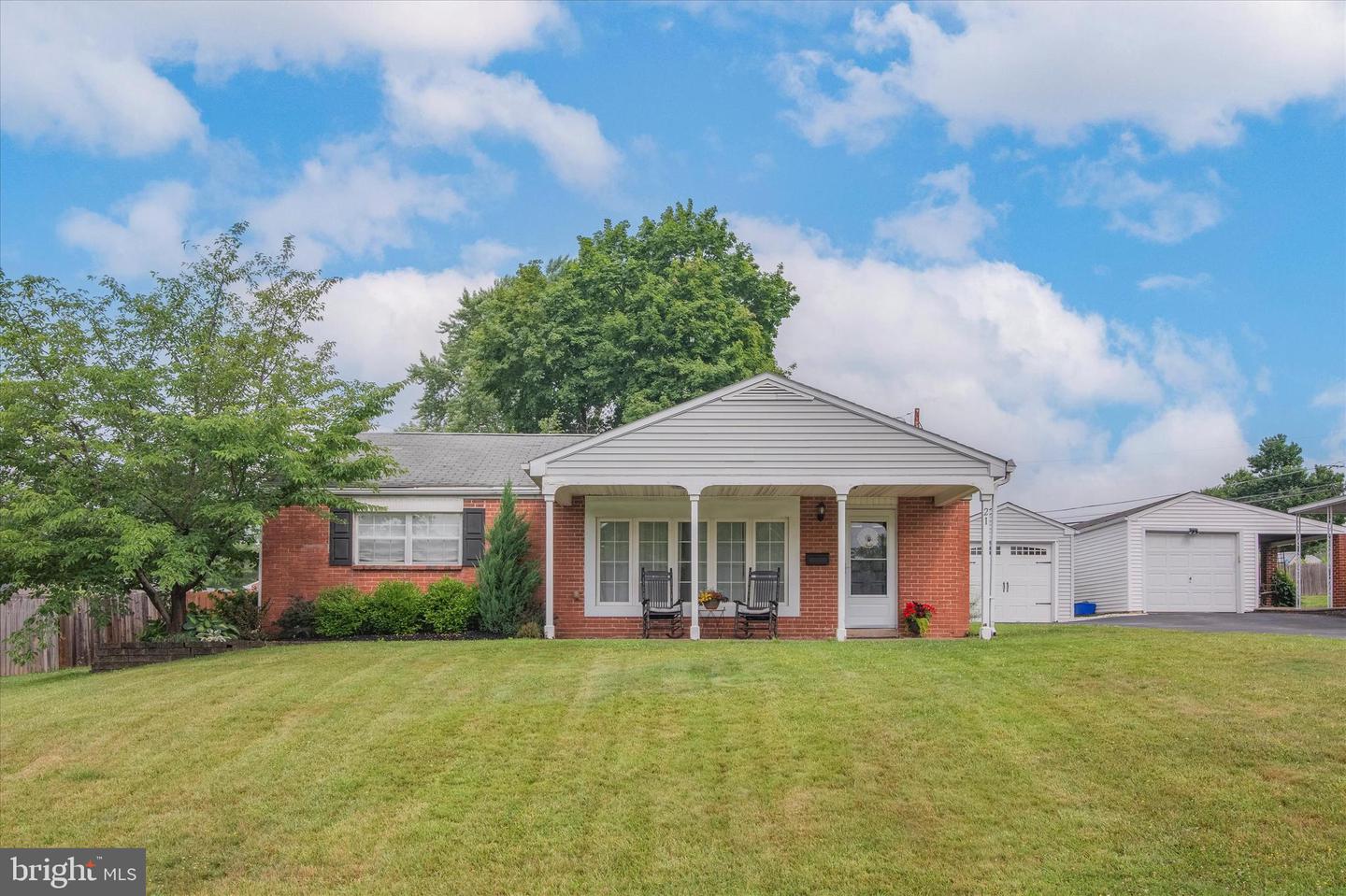 21 Laurel Ln, Plymouth Meeting, PA 19462 MLS PAMC2076628 Coldwell