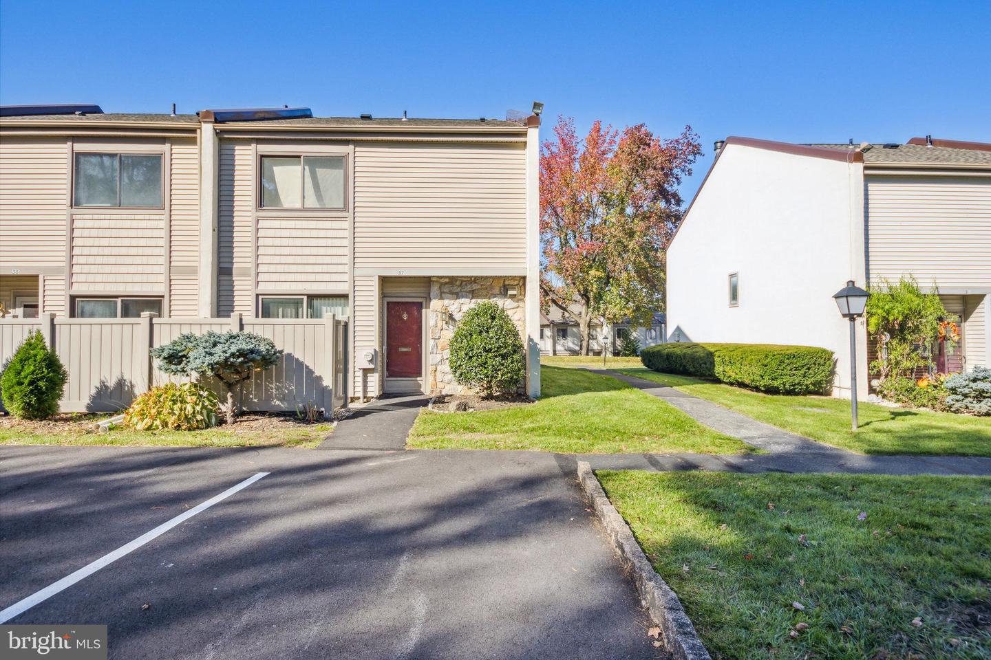 37 Twin Brooks Dr, Willow Grove, PA 19090 MLS PAMC2088326 Coldwell