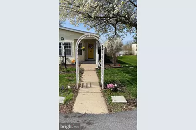 33 Longwood Court E, Harleysville, PA 19438 - Photo 1