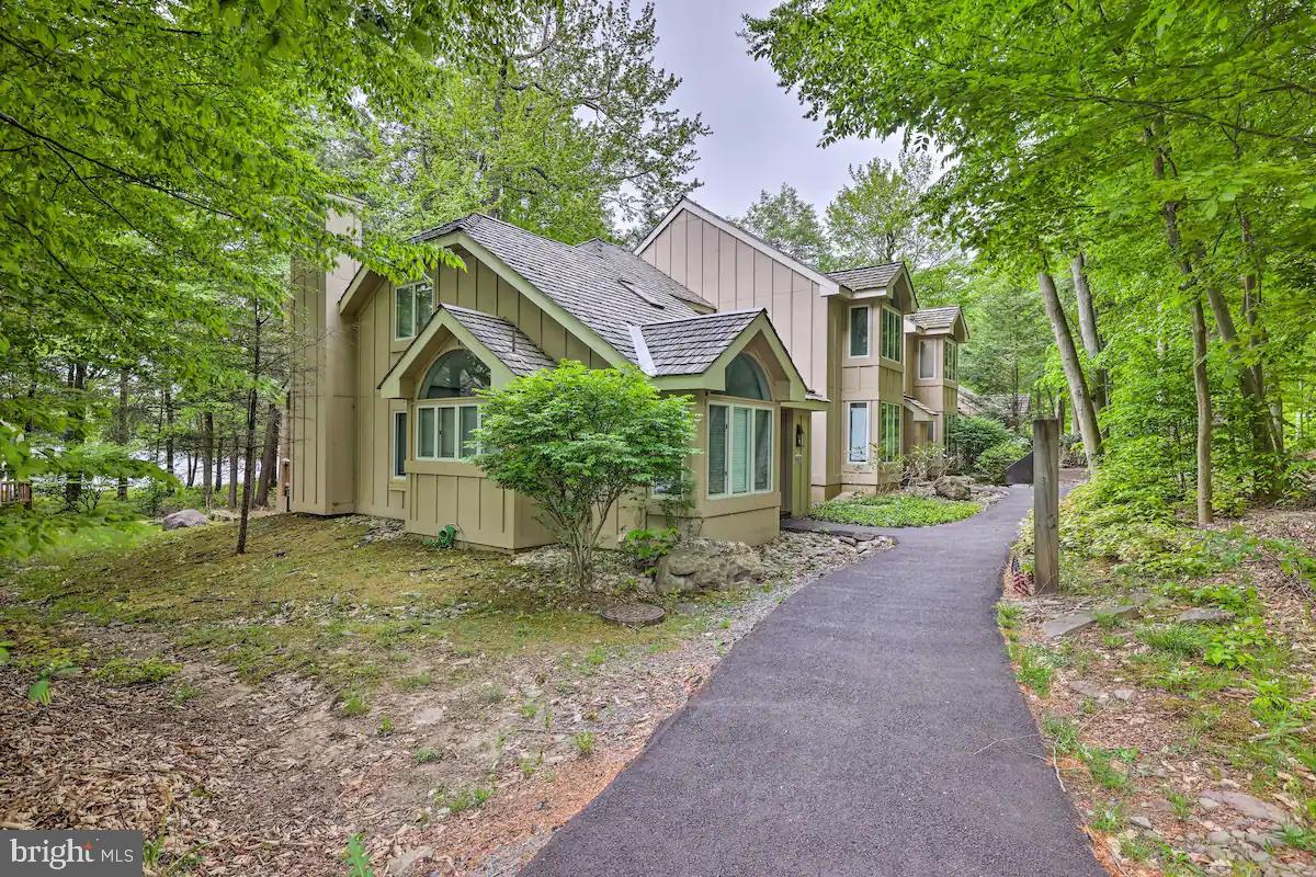 238 Crescent Ln, Pocono Pines, PA 18350 MLS PAMR2001800 Coldwell Banker