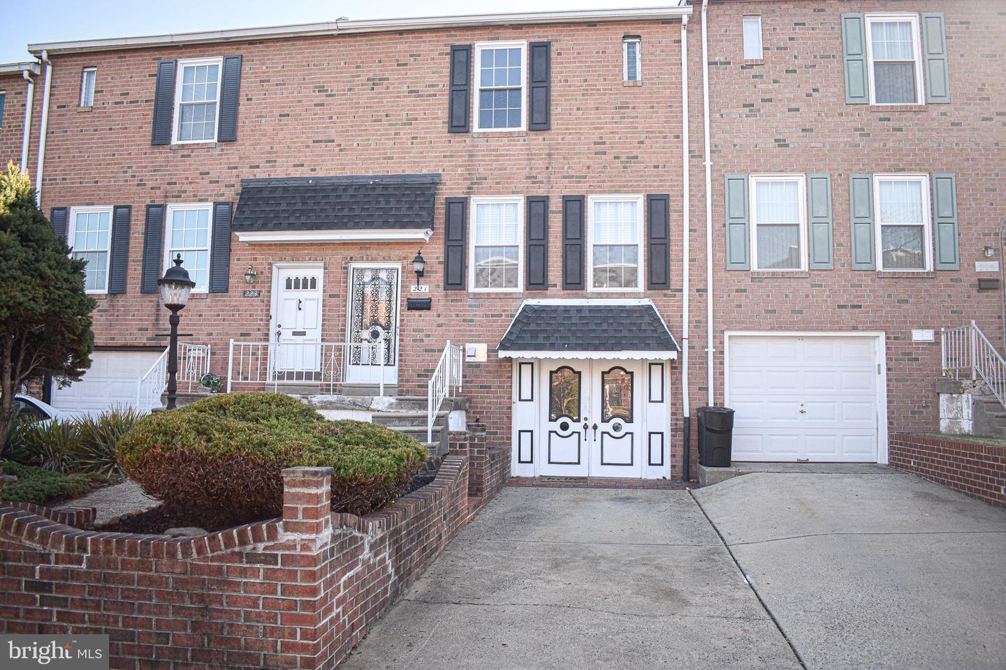 221 Greendale Rd, Philadelphia, PA 19154 MLS PAPH2043022 Coldwell