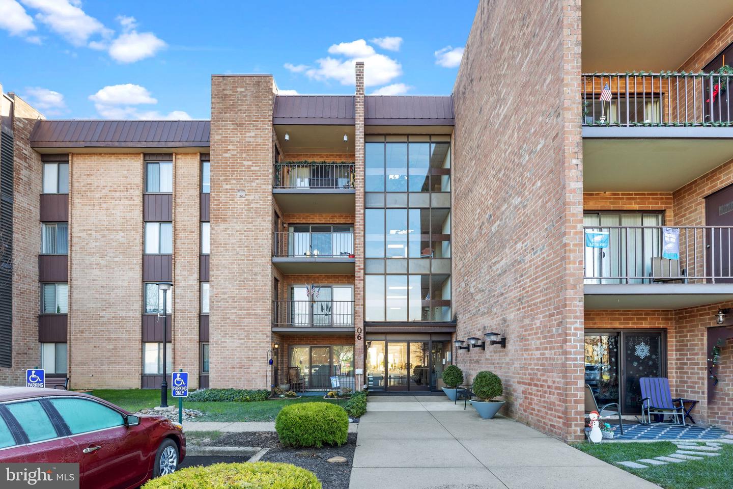 6210 Delaire Landing Rd 210, Philadelphia, PA 19114 MLS PAPH2184104