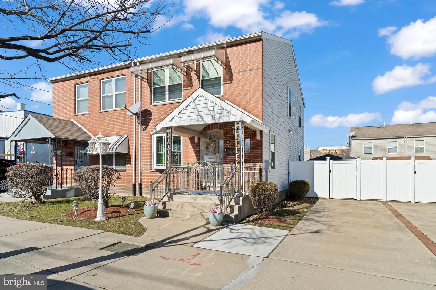 1317 Parrish St, Philadelphia, Pa 19123 - Mls Paph2203724 - Coldwell Banker