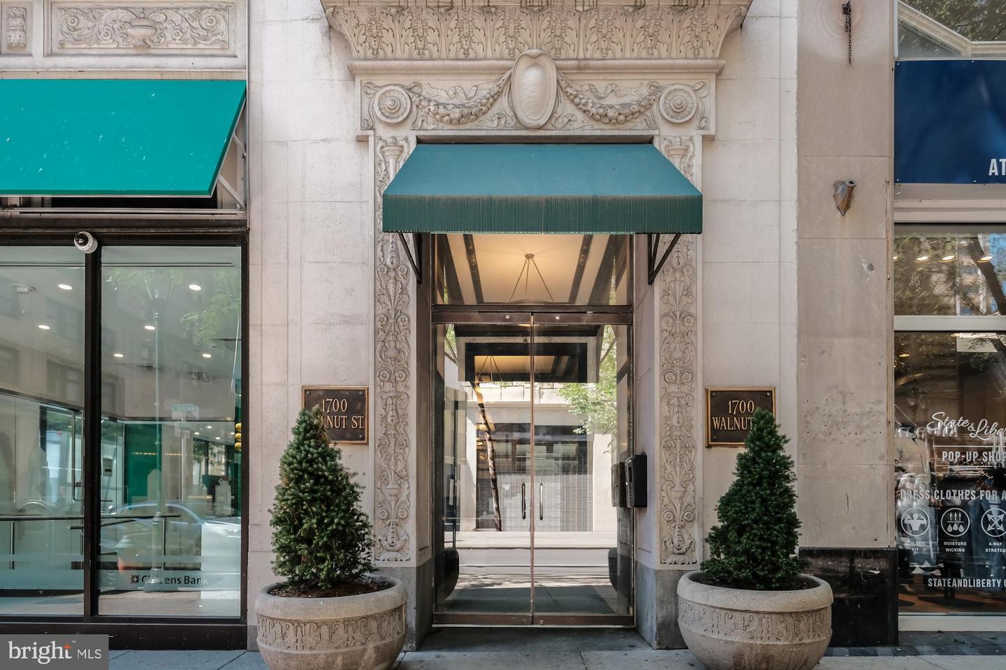 Tiffany Co Nyc Stock Photo - Download Image Now - Tiffany's - Manhattan,  Tiffany & Co, New York City - iStock