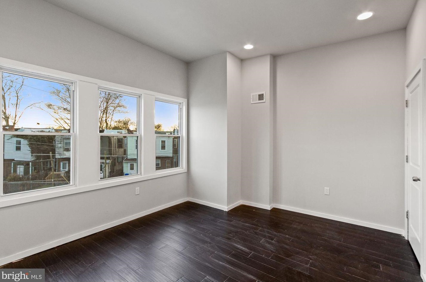 1939 Laveer St, Philadelphia PA 19141-1403 exterior