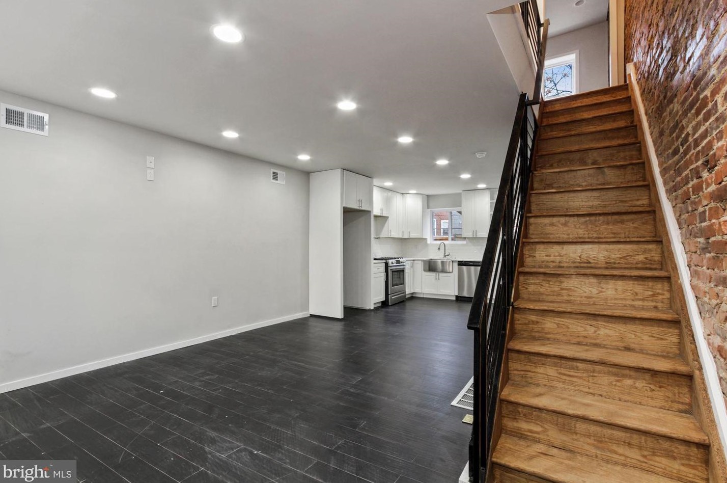 1939 Laveer St, Philadelphia PA 19141-1403 exterior