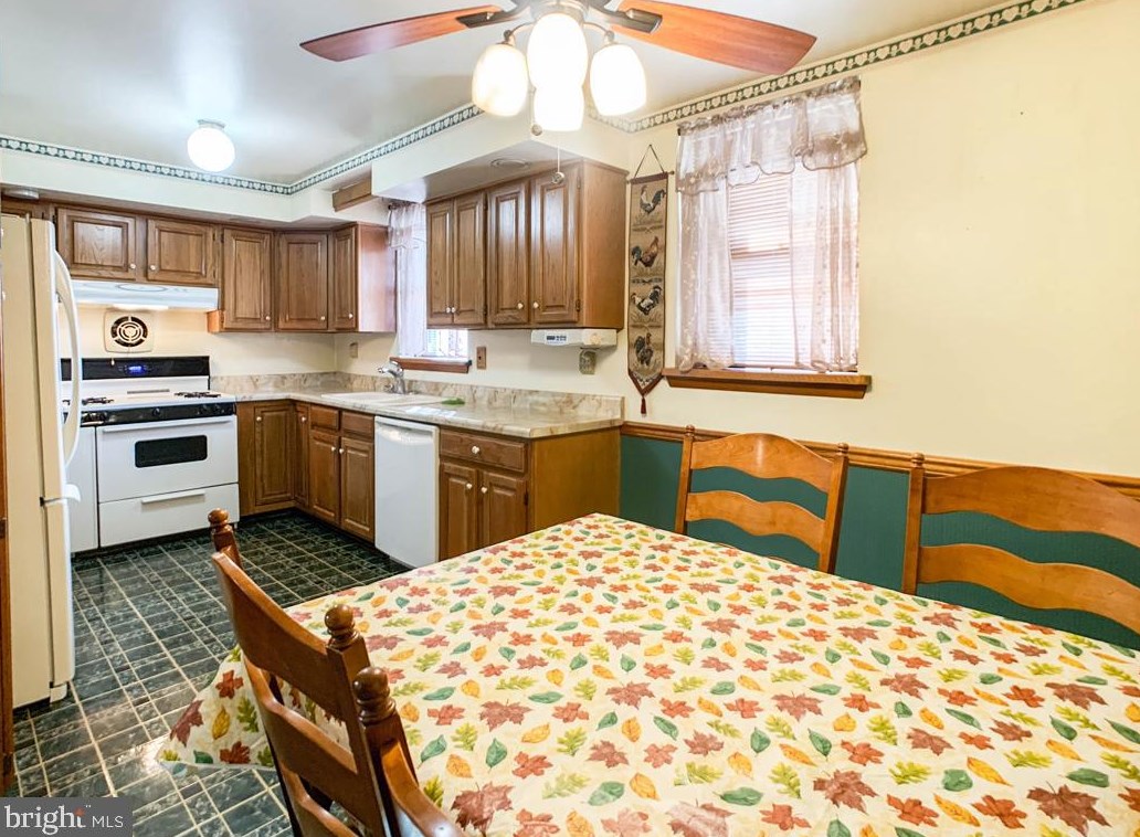 3855 Ronnald Dr, Philadelphia PA  19154-3507 exterior