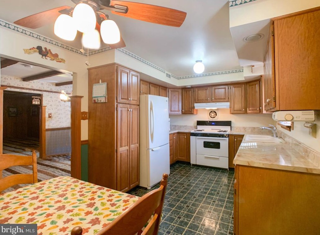 3855 Ronnald Dr, Philadelphia PA  19154-3507 exterior