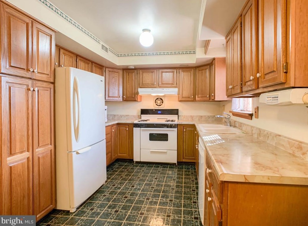 3855 Ronnald Dr, Philadelphia PA  19154-3507 exterior