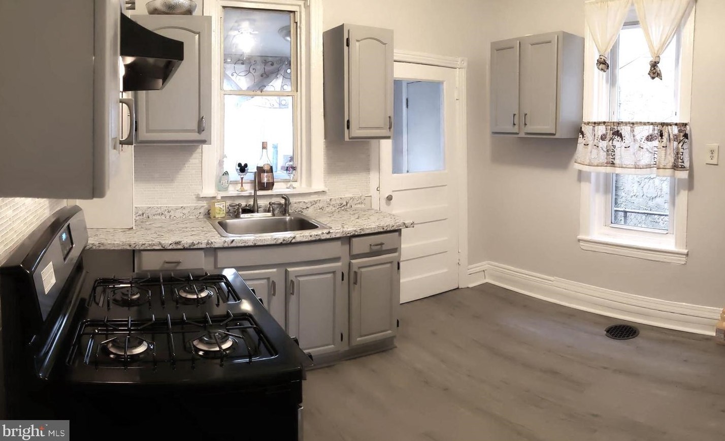 1443 Hobart St, Philadelphia PA  19131-3816 exterior