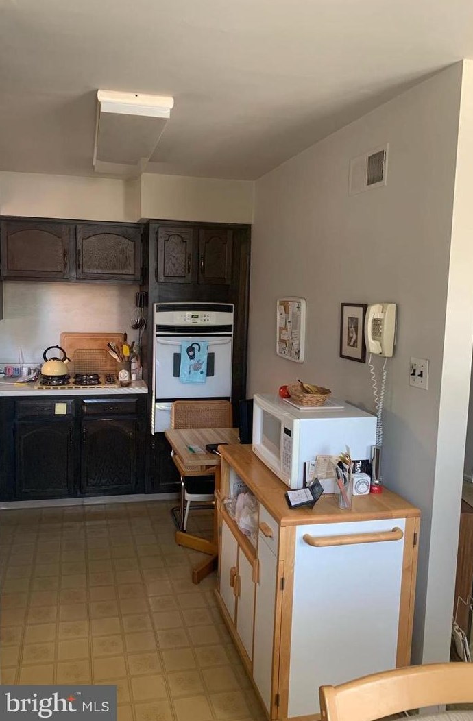 9753 Hilspach St, Philadelphia PA 19115-3331 exterior