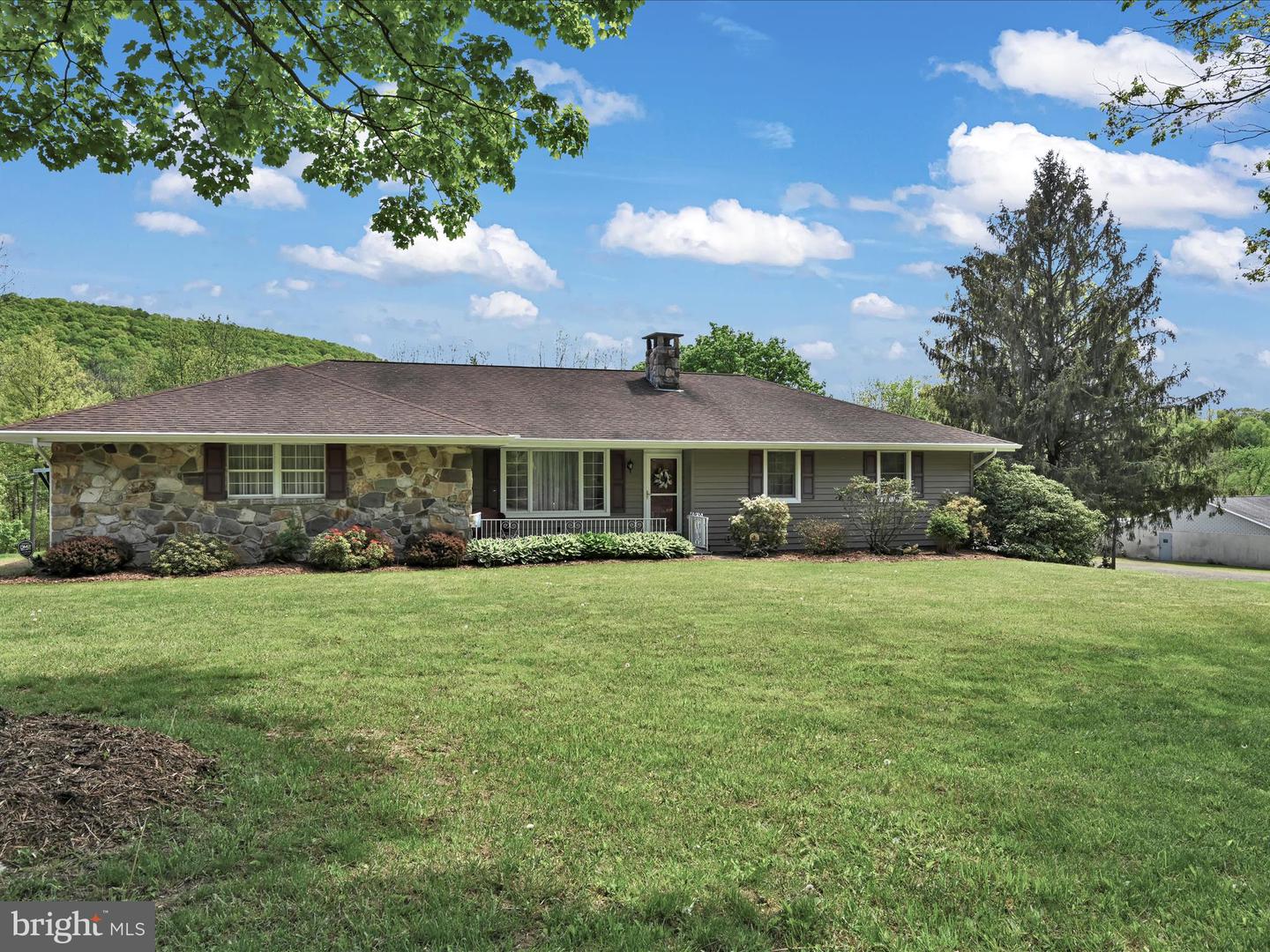 40 E Adamsdale Rd, Schuylkill Haven, PA 17972 MLS PASK2010464