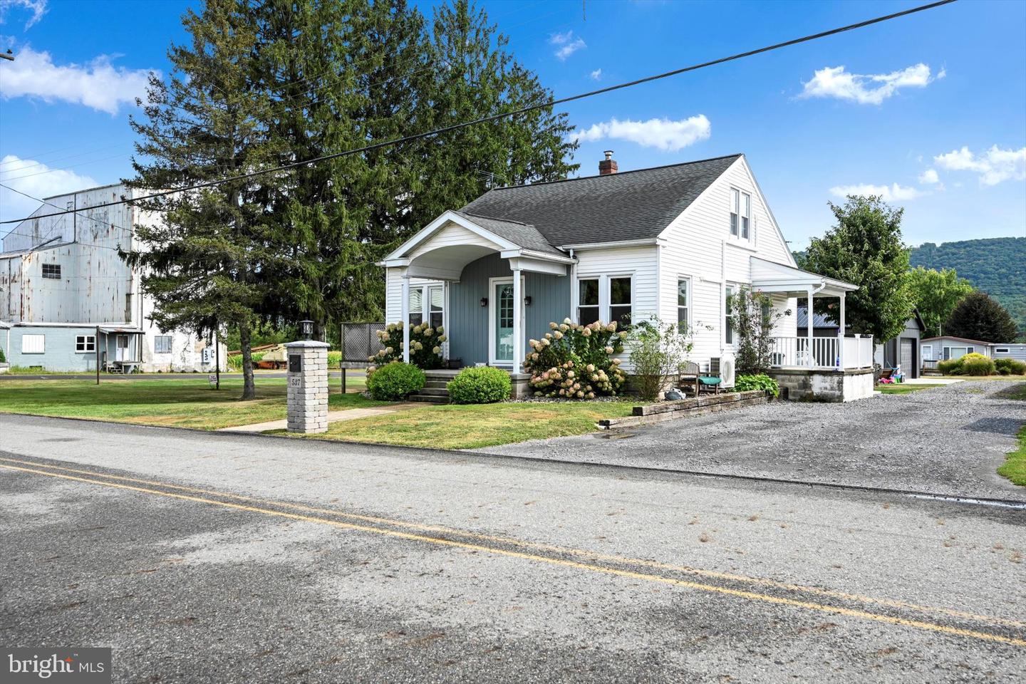 537 E Chestnut St, Hegins, PA 17938 - MLS PASK2023316 - Coldwell Banker