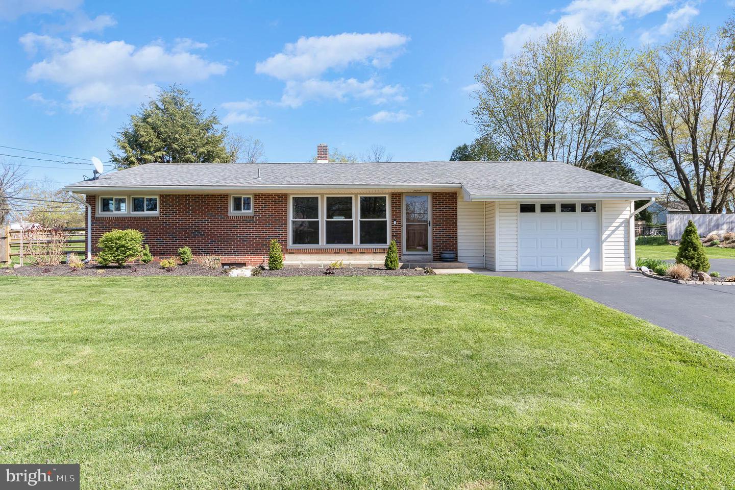 100 Sunset View Dr, Fairview Township, PA 17070 MLS PAYK2021404