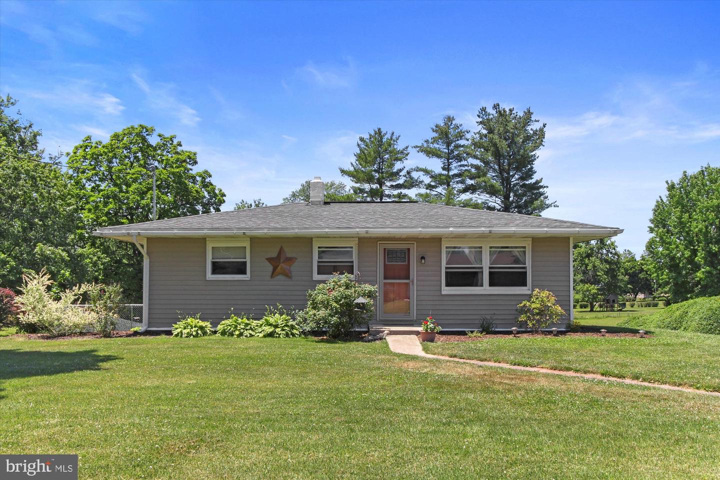 2325 Loucks Rd, York, PA 17408 MLS PAYK2024832 Coldwell Banker