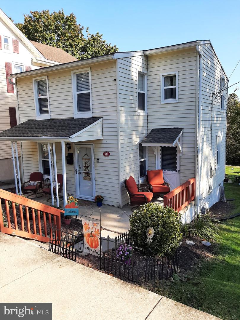 211 W Broad St, Yoe, PA 17313 MLS PAYK2031204 Coldwell Banker