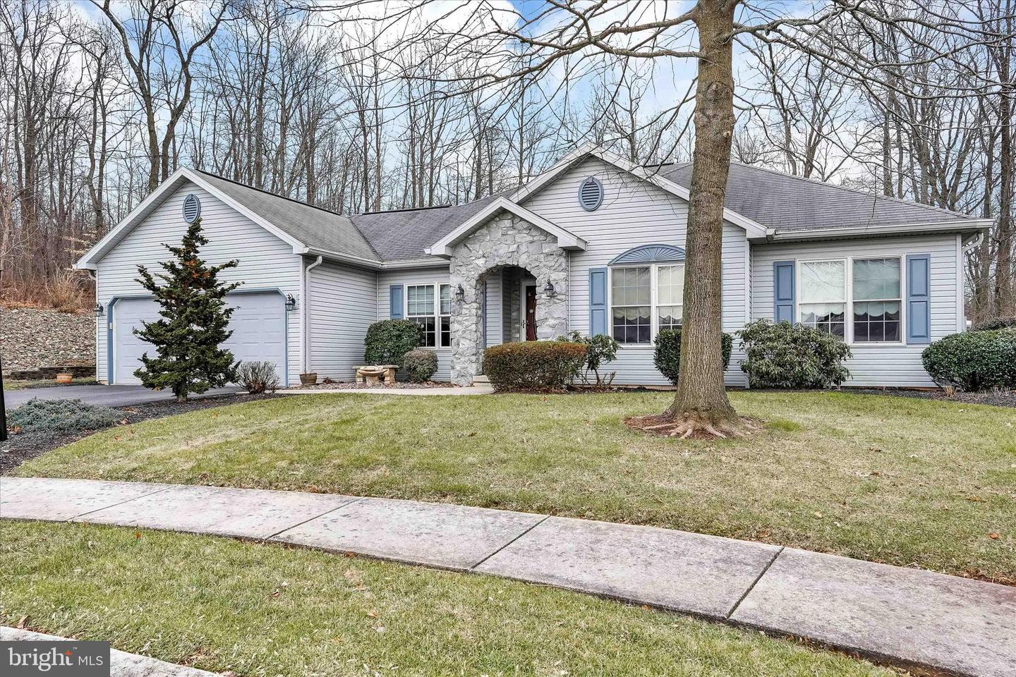 55 Pin Oak Ln, Etters, PA 17319 MLS PAYK2036330 Coldwell Banker