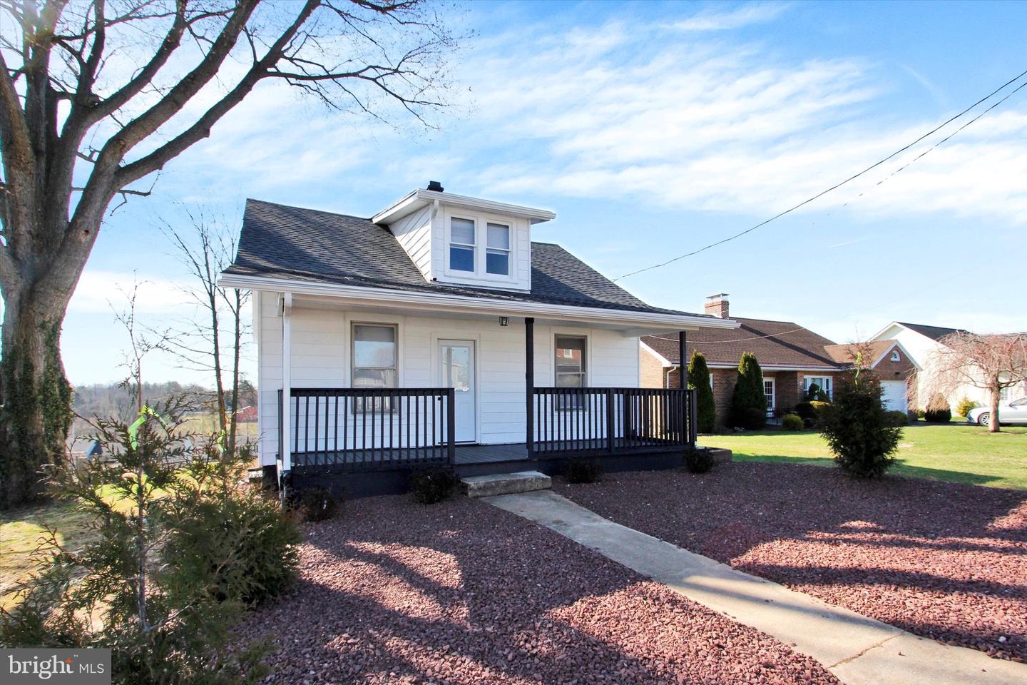 38 W Pennsylvania Ave, Stewartstown, PA 17363 MLS PAYK2038856
