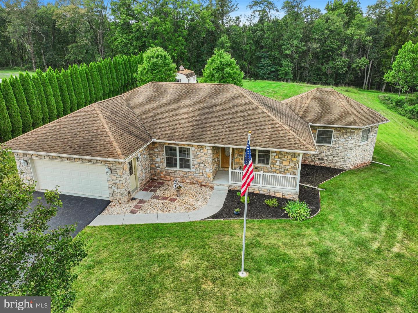 811 Stonybrook Ln, Lewisberry, PA 17339 MLS PAYK2048364 Coldwell Banker