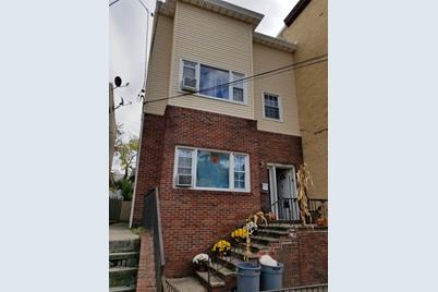 1102 Central St - Photo 1