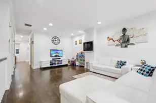 286 Roslyn Ct, West New York, NJ 07093 - Photo 1