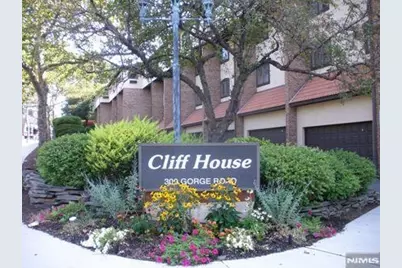 300 Gorge Rd #18, Cliffside Park, NJ 07010 - Photo 1