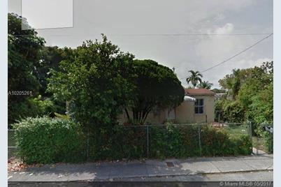 1110 NW 55th St - Photo 1