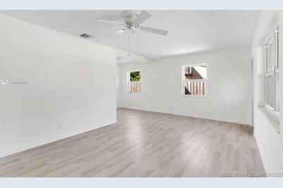1631 NW 3rd Ave - Photo 1