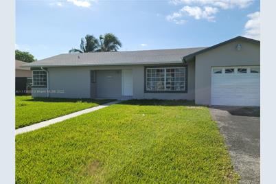 10934 SW 155th Ter - Photo 1