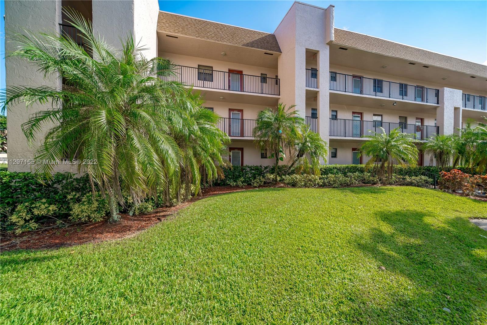 10123 Sunrise Lakes Blvd 202, Sunrise, FL 33322 MLS A11297165