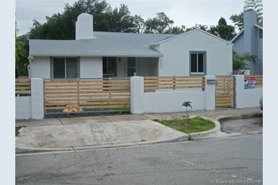 255 NW 44th St - Photo 1