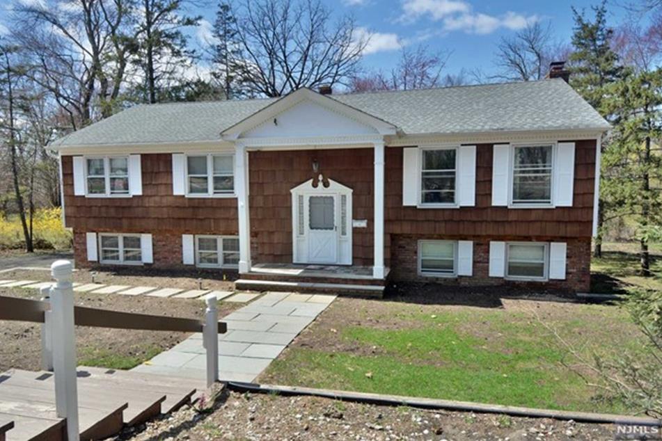 557 Wyckoff Ave, Mahwah, NJ 07430 MLS 1815408 Coldwell Banker