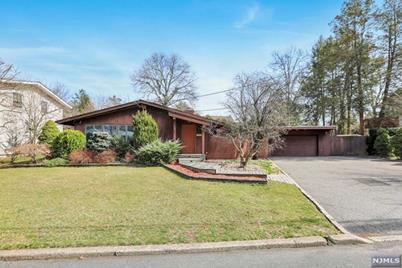 14 Clover St Tenafly Nj 07670 Mls 20011709 Coldwell Banker