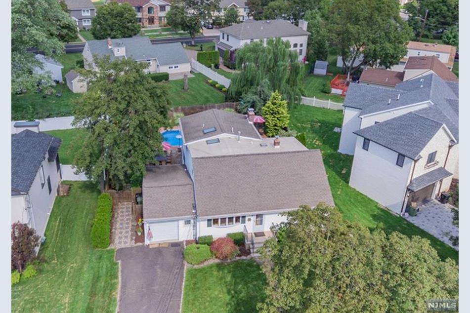 249 Hoppers Ln, Paramus, NJ 07652 MLS 20037778 Coldwell Banker