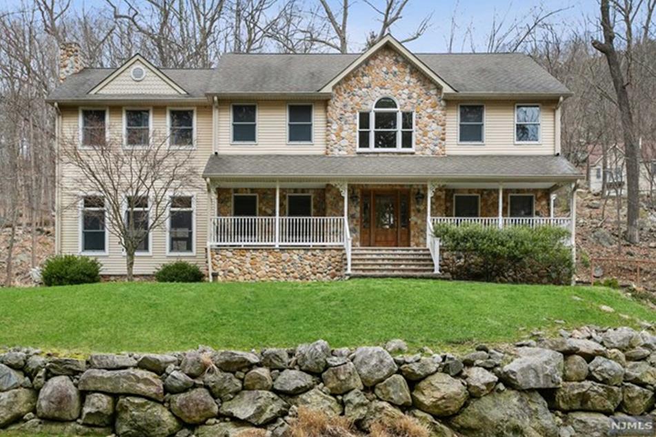 130 Deerhaven Rd, Mahwah, NJ 07430 MLS 22011795 Coldwell Banker