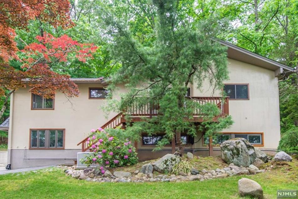 20 Banta Rd, Kinnelon, NJ 07405 MLS 22024407 Coldwell Banker