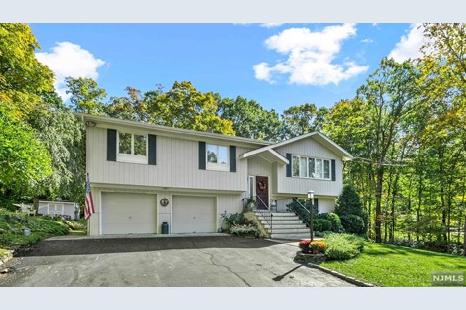 4 Deer Trail Lake Rd, Hardyston Township, NJ 07460 MLS 22037172